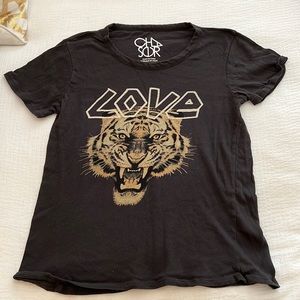 Tiger CHASER graphic tee
